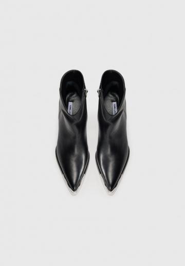 Полусапожки на высоком каблуке