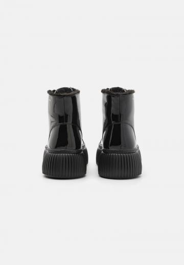 Ботинки на шнуровке