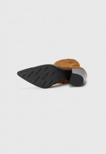 Высокие сапоги