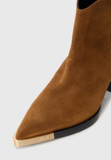 Высокие сапоги