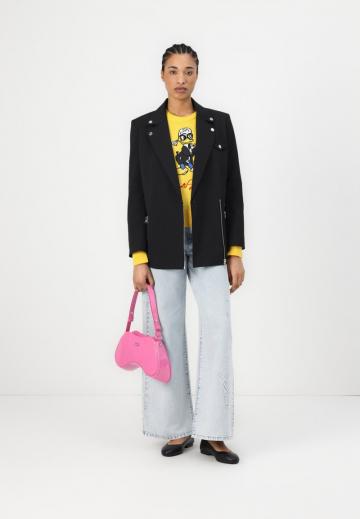 Блейзер с накладными карманами