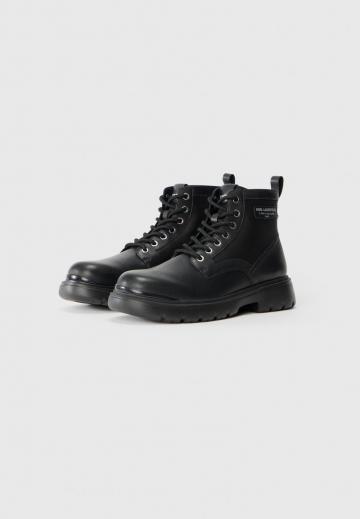 Ботинки на шнуровке