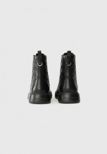 Ботинки на шнуровке