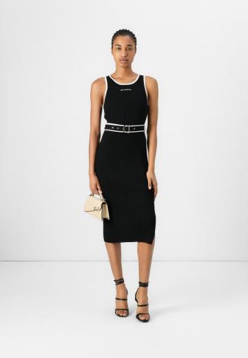 Вязаное платье