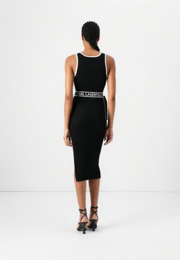 Вязаное платье