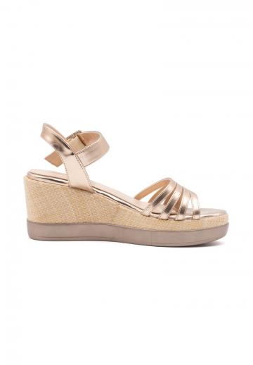 Босоножки на танкетке