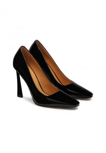 Туфли на высоком каблуке