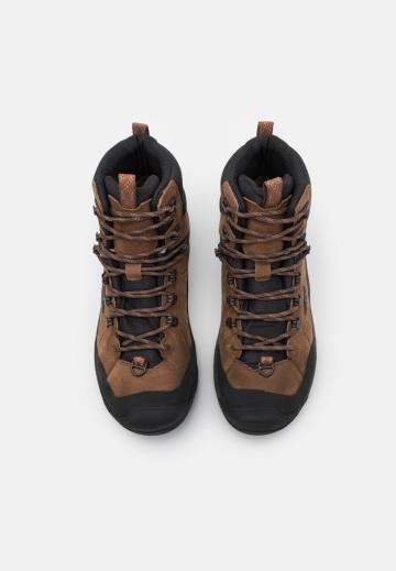 Походные ботинки