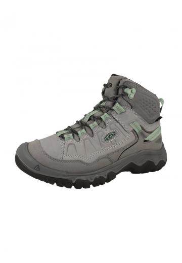 Спортивные сапоги