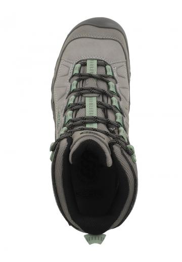 Спортивные сапоги