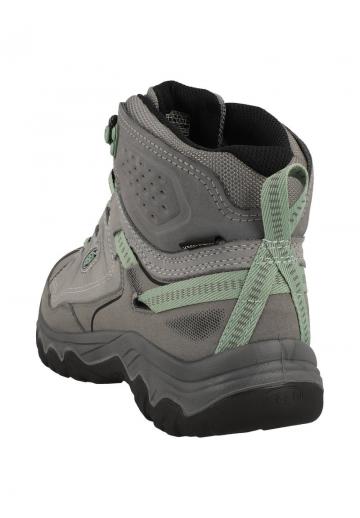 Спортивные сапоги