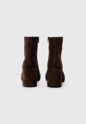 Сапожки на танкетке