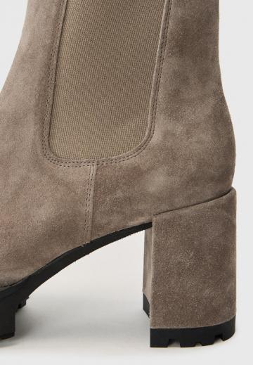 Высокие сапоги