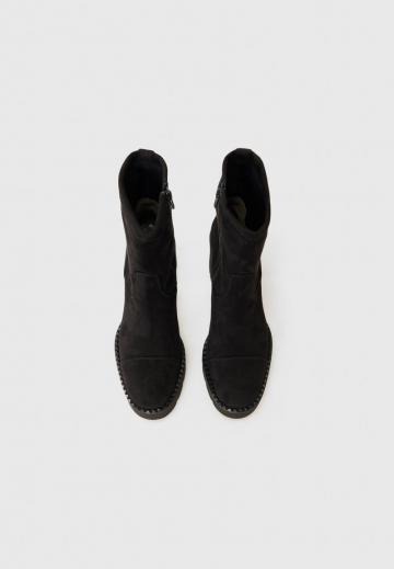 Высокие сапоги