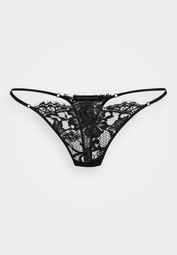 Трусы на бедрах