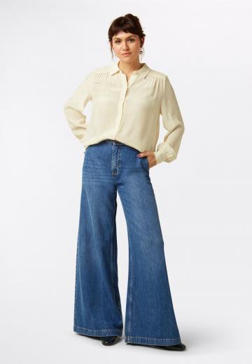 Клешеные джинсы