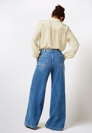 Клешеные джинсы