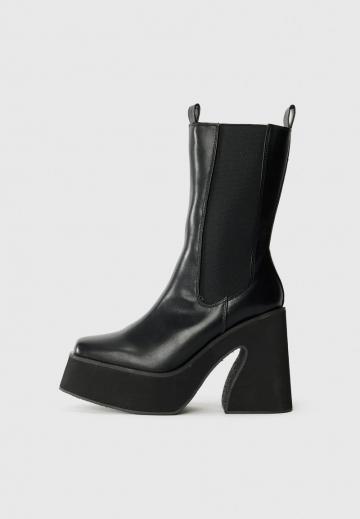 Высокие сапоги