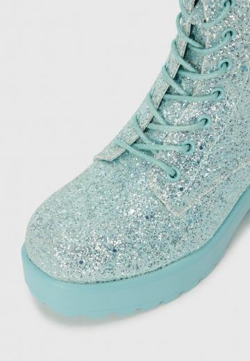 Ботинки на шнуровке