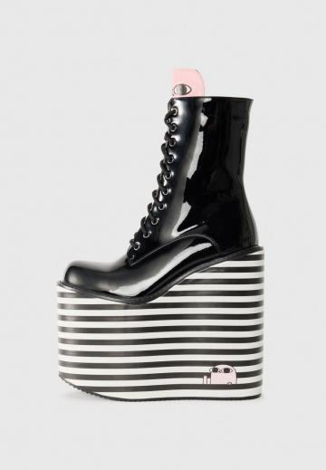 Сапожки на танкетке