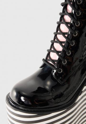 Сапожки на танкетке