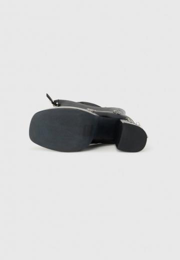 Высокие сапоги