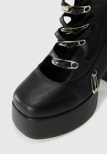 Высокие сапоги