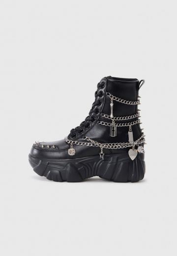 Сапожки на танкетке