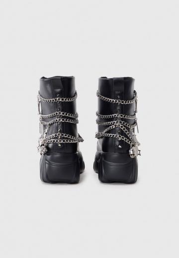 Сапожки на танкетке