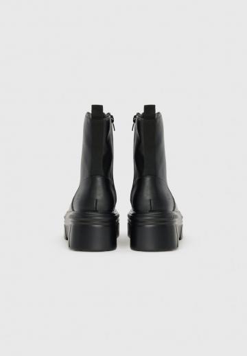 Сапоги на шнуровке