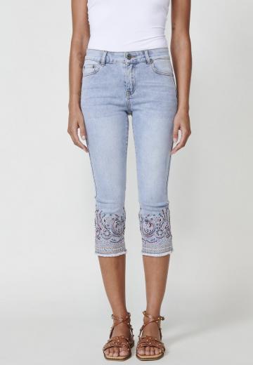 Короткие джинсы