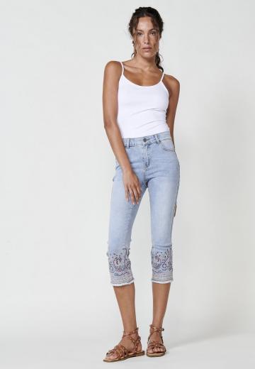 Короткие джинсы