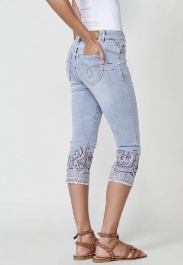 Короткие джинсы