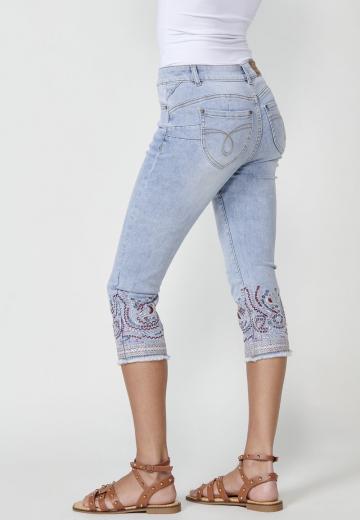 Короткие джинсы