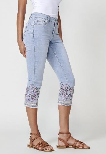 Короткие джинсы