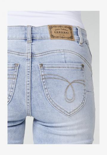 Короткие джинсы