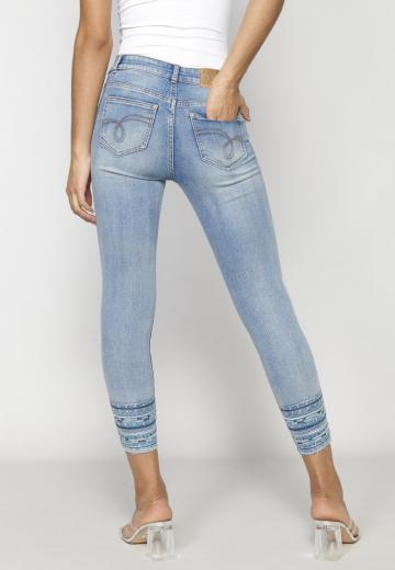 Короткие джинсы