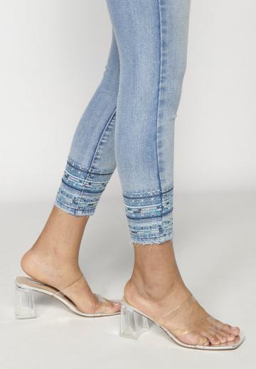 Короткие джинсы