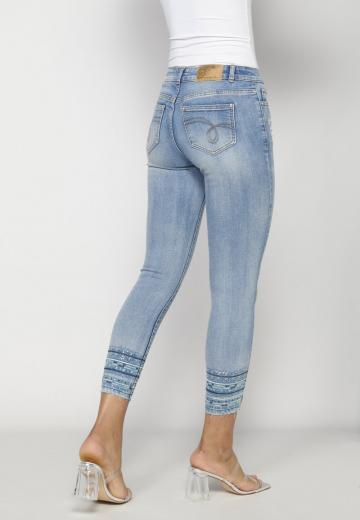 Короткие джинсы