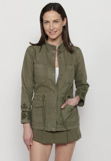 Куртка с накладнымит карманами