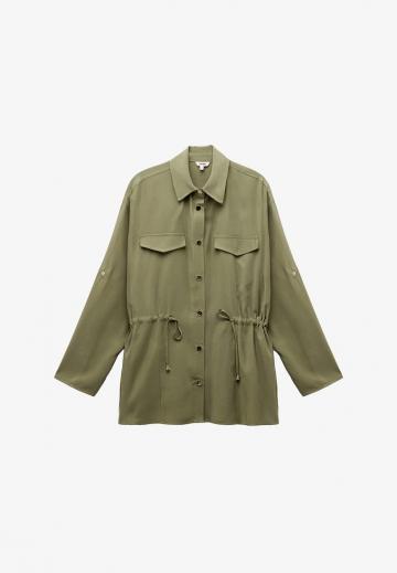 Куртка с накладнымит карманами