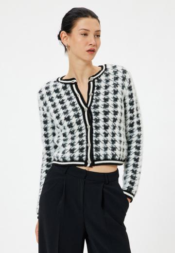 Жаккардовая вязаная кофта