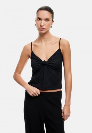 Топ на бретельках