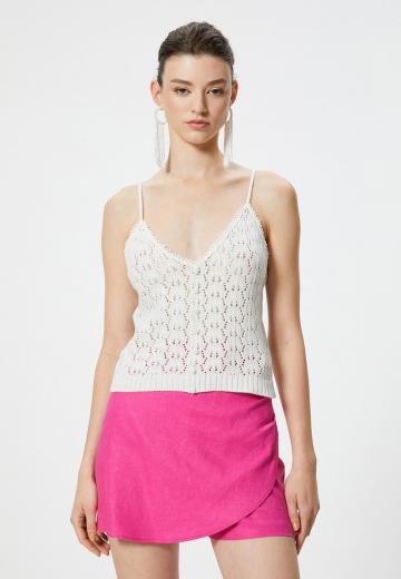 Топ на бретельках