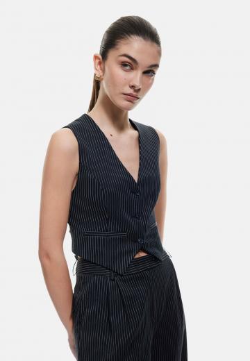 Джинсовая жилетка