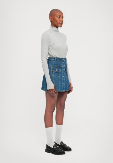 Юбка с накладными карманами