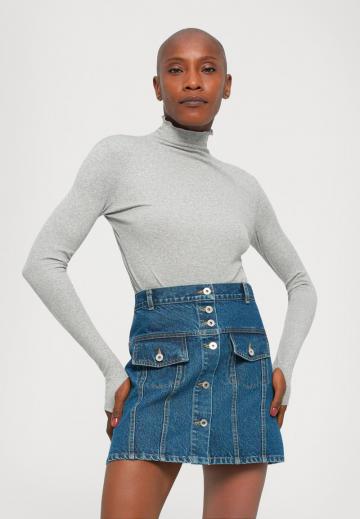 Юбка с накладными карманами