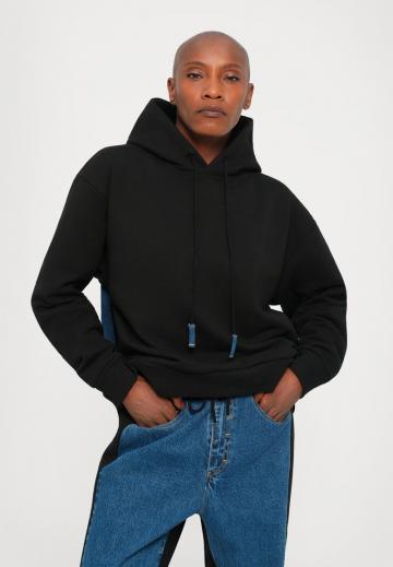 Пуловер с капюшоном