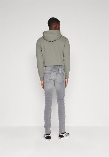 Узкие джинсы