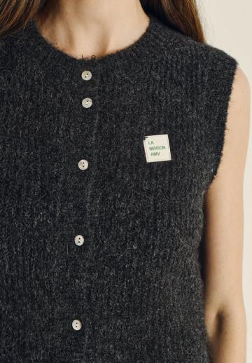 Вязаный жилет